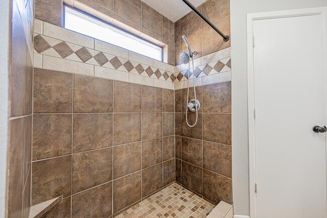 Building Photo - 105 Quail Run