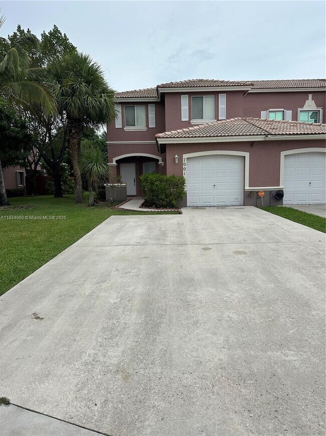Building Photo - 7001 SW 164th Ct