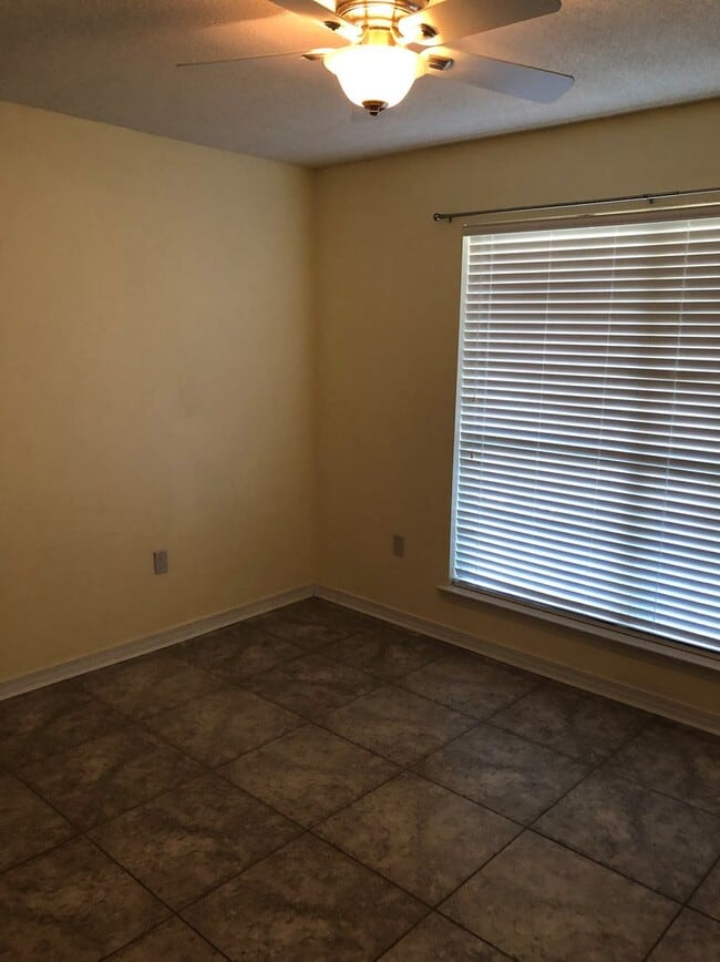 Building Photo - Available July 14, 2026 – 4 Bedroom Home in Navarre!