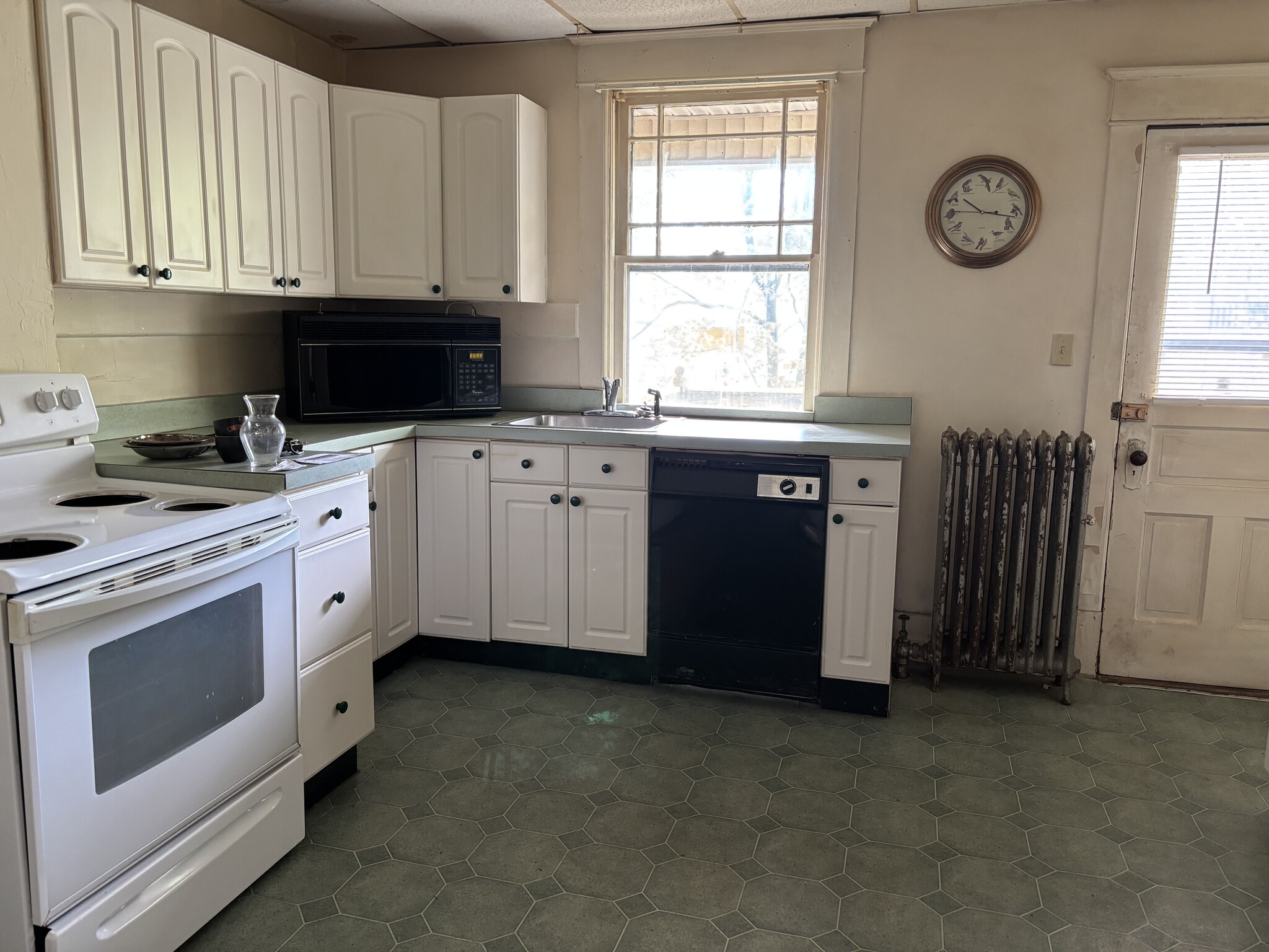 Kitchen and stove - 27 Scammell Ave