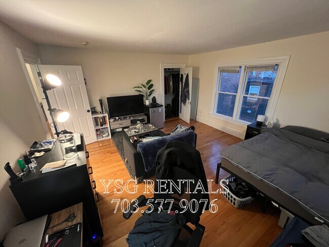 Building Photo - 25 Linwood St