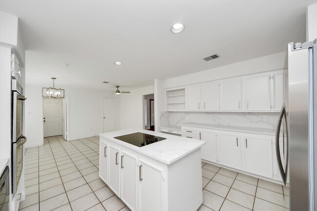 Building Photo - 11415 Ella Lee Dr