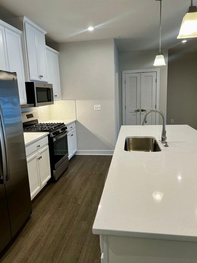 Building Photo - 10421 Resort Road