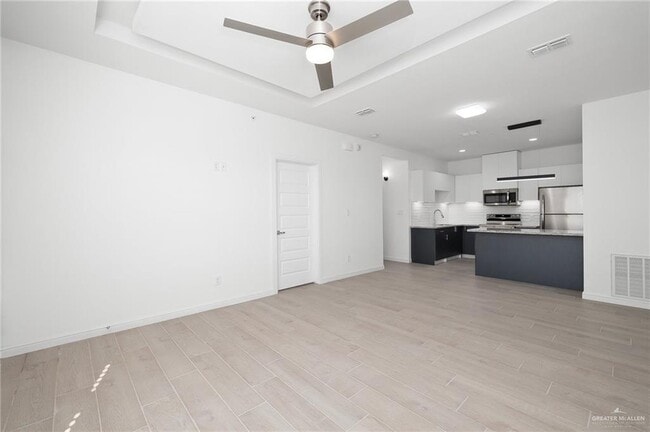 Building Photo - 9 E Yuma Ave