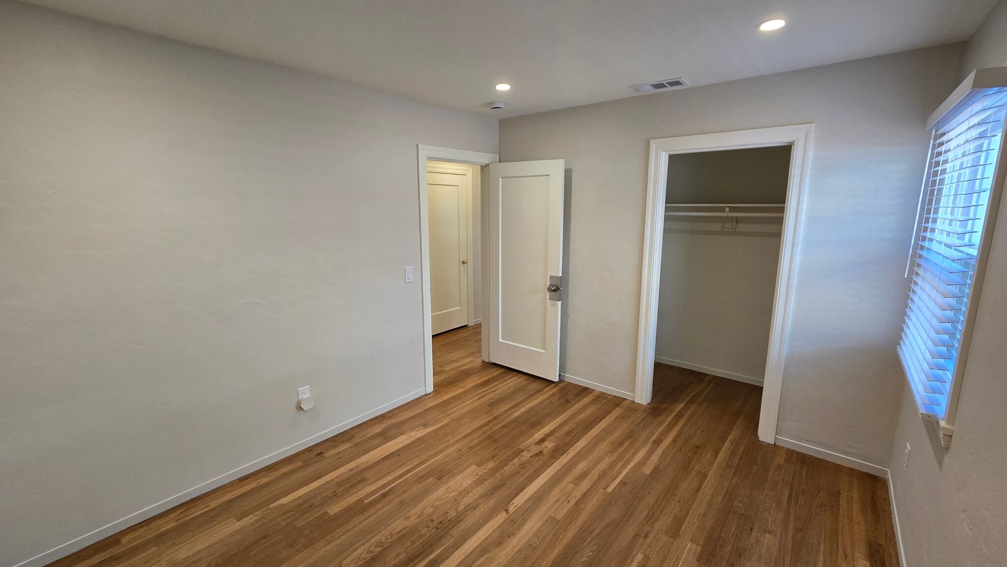 BR 2 - 740 Locust St