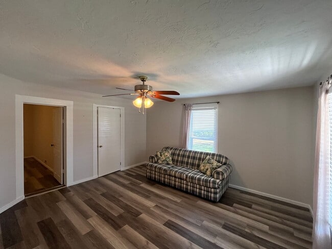 Building Photo - Charming 2 Bedroom  "Century Home" near do...