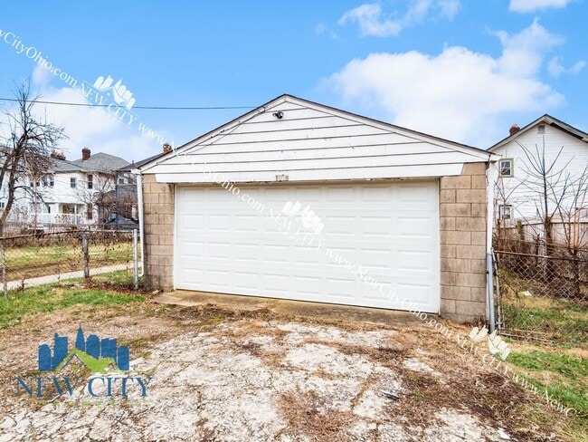 Building Photo - Newly Remodeled Three Bedroom House in Mil...