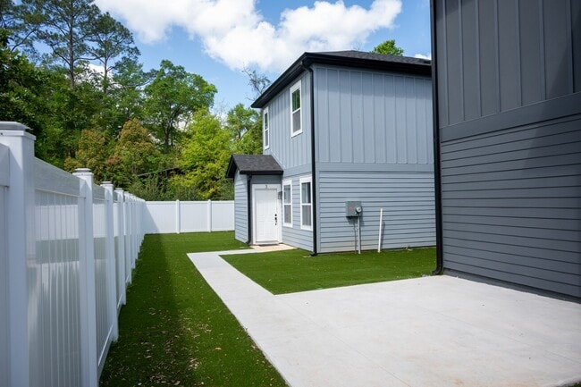 Building Photo - 2022 Trimble Rd