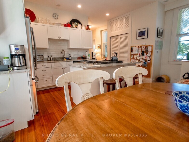 Building Photo - 61 Pond St