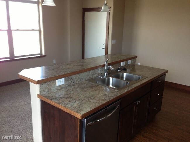 Building Photo - 2 br, 1 bath Condo - 2890 Overlook Blvd