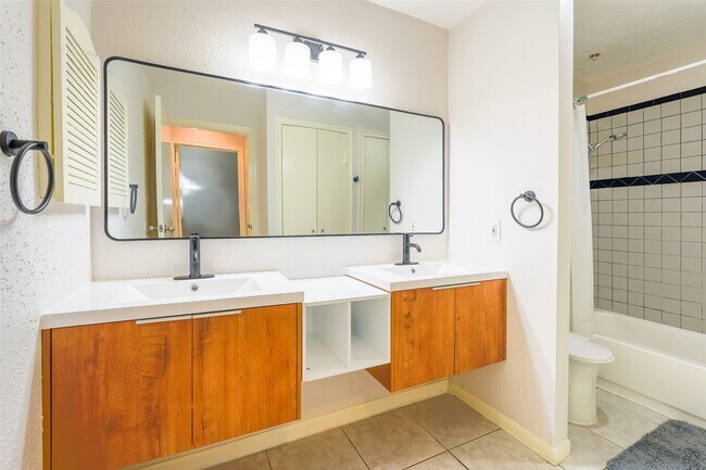 Building Photo - 7900 N Stadium Dr