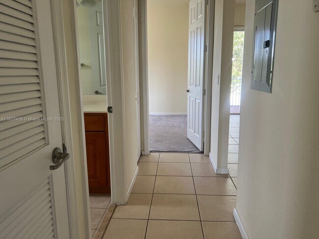 Building Photo - 3500 Oaks Clubhouse Dr