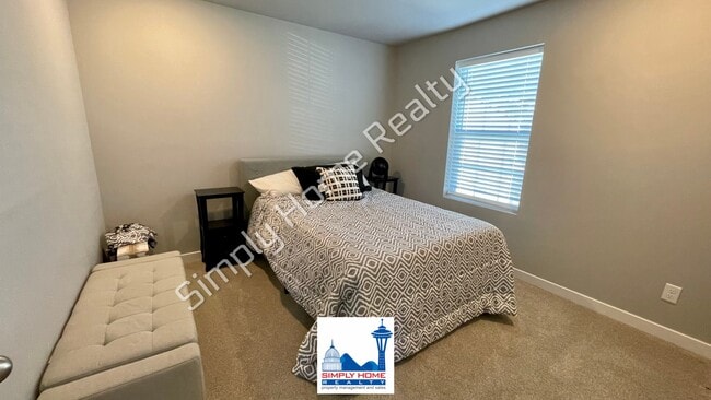 Building Photo - Step into the luxurious comfort of your dream home!
