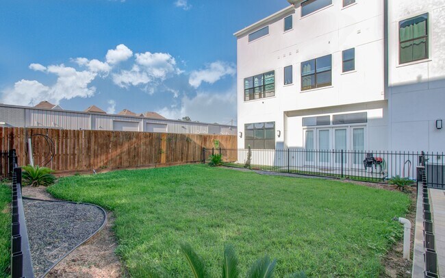 Building Photo - 1643 Bingle Rd