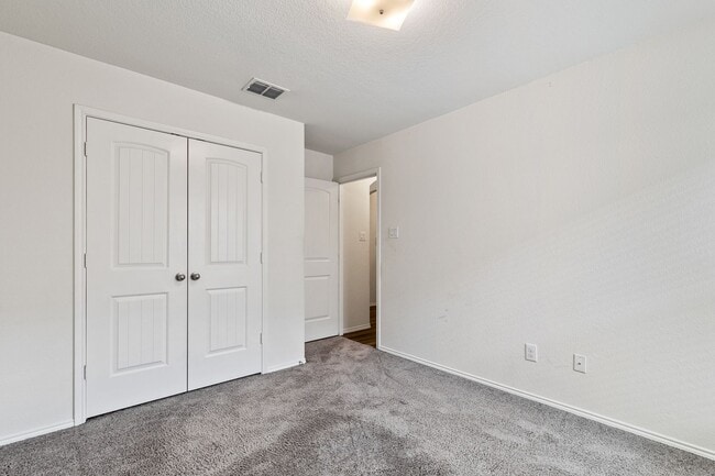 Building Photo - Great 4 Bdrm 2 Bath Home in Aubrey Tx