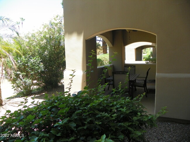Building Photo - 8653 E Royal Palm Rd