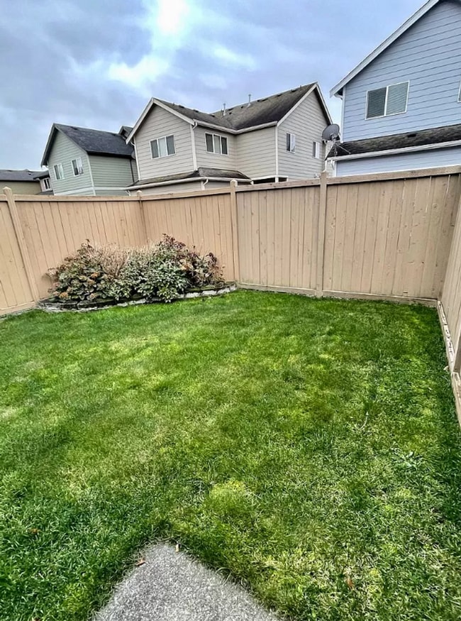 Building Photo - Fantastic 3 Bedroom 2.5 Bath Home in Cordata!