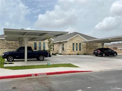 Primary Photo - 4906 N Hiawatha Dr