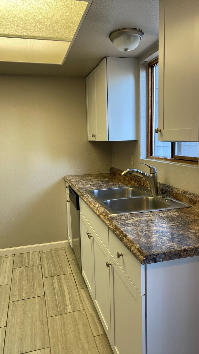 Building Photo - 2 bedroom townhome - Soaring Eagle