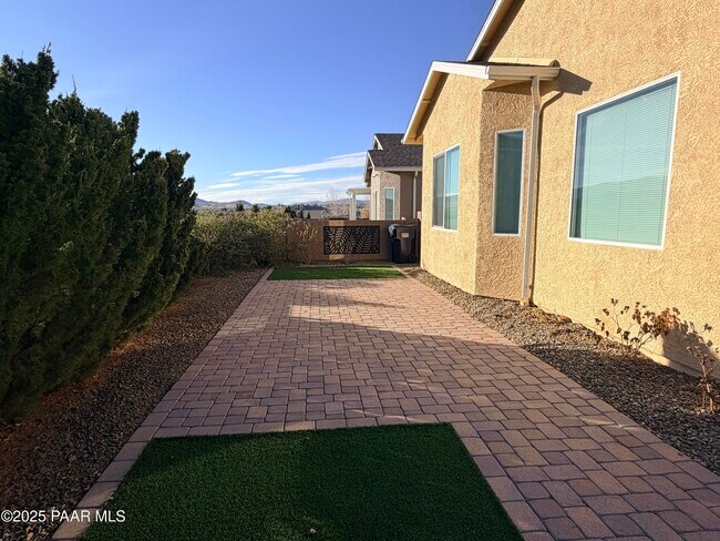 Building Photo - 12937 E Sandoval St