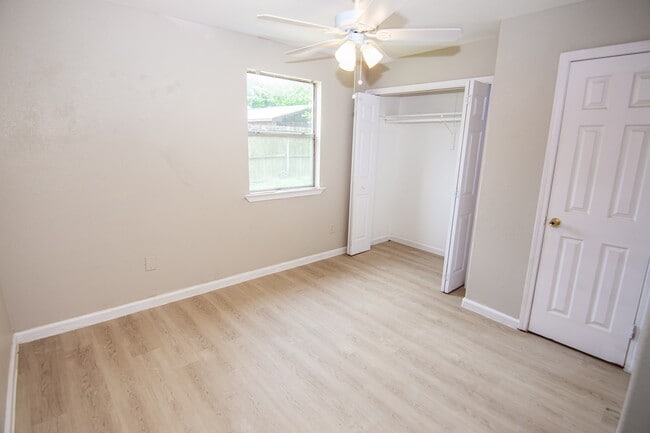 Building Photo - 2611 Ashington Dr