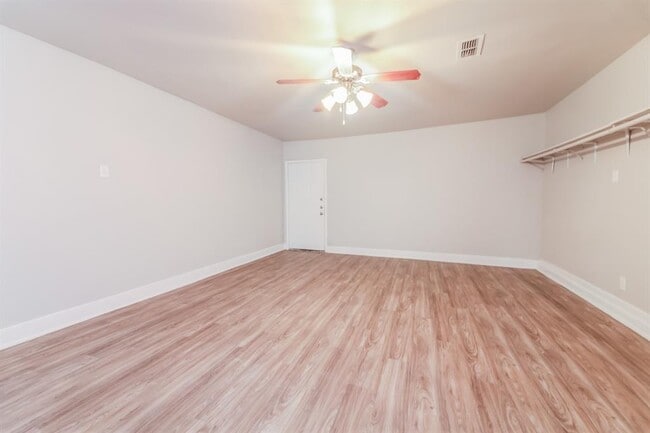 Building Photo - 1406 Ridgecrest Dr