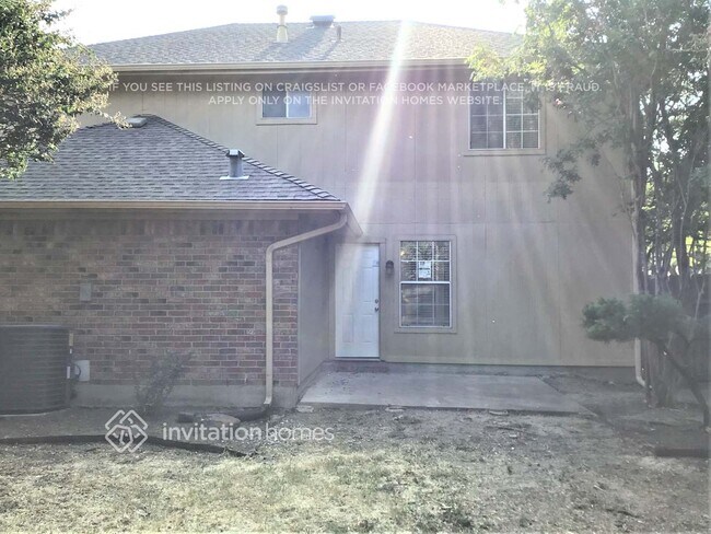 Building Photo - 8013 Yacht Club Dr