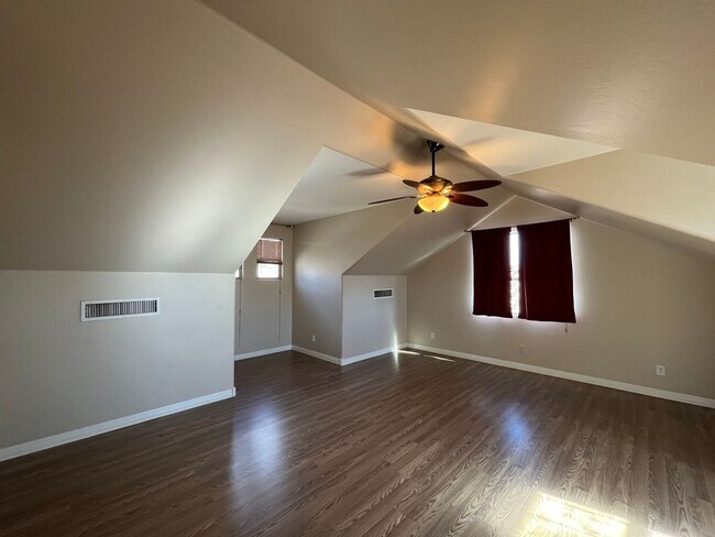 Building Photo - 5 Bedroom Home in the Montelena Neighborho...