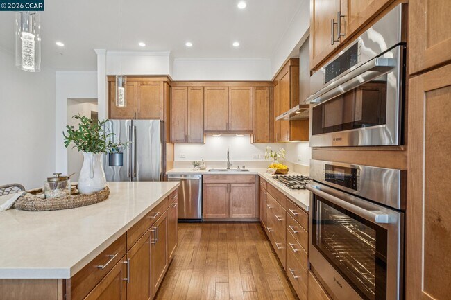 Building Photo - 1756 Cole Ave