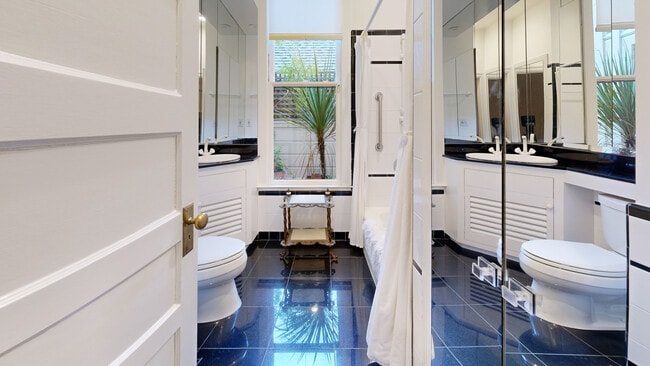 Building Photo - 941 Lombard St