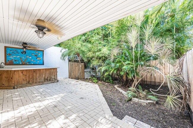 Building Photo - 2936 Florida Blvd