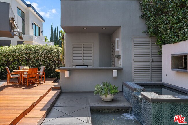 Building Photo - 8735 Dorrington Ave