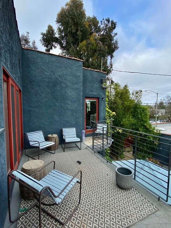 Building Photo - 1602 Carmona Ave