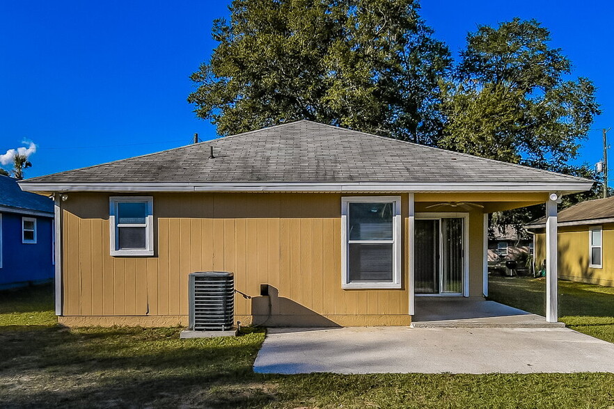 Building Photo - 1321 Spruce St