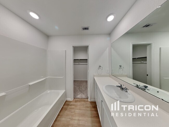 Building Photo - 3009 Twisted Myrtle Dr