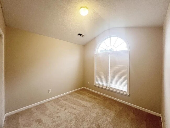 Building Photo - 312 Golden Leaf Ln