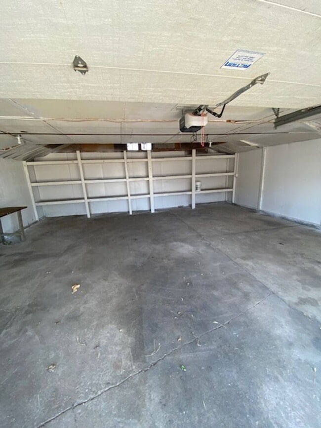 Building Photo - Home With Shop & Pasture!