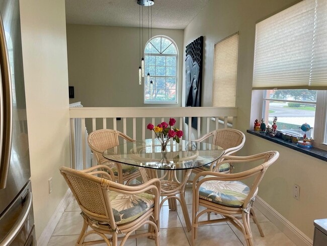 Building Photo - 9709 Shadybrook Dr