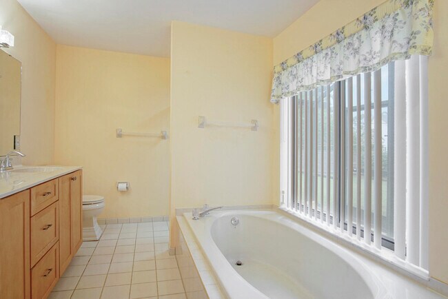 Building Photo - 1273 SW Albenga Ave