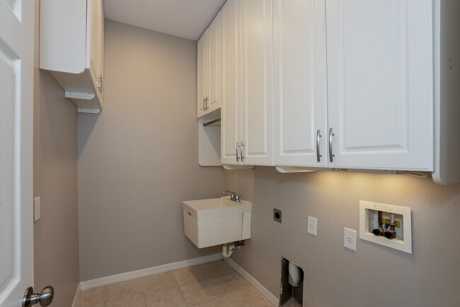 Building Photo - 6522 Blue Grosbeak Cir