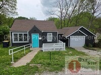 Building Photo - Beautiful 4 Bedroom 2 Bathroom in Kansas City!