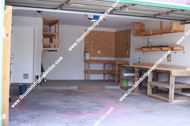 Building Photo - 3 bedroom, 2 baths  with great backyard oa...
