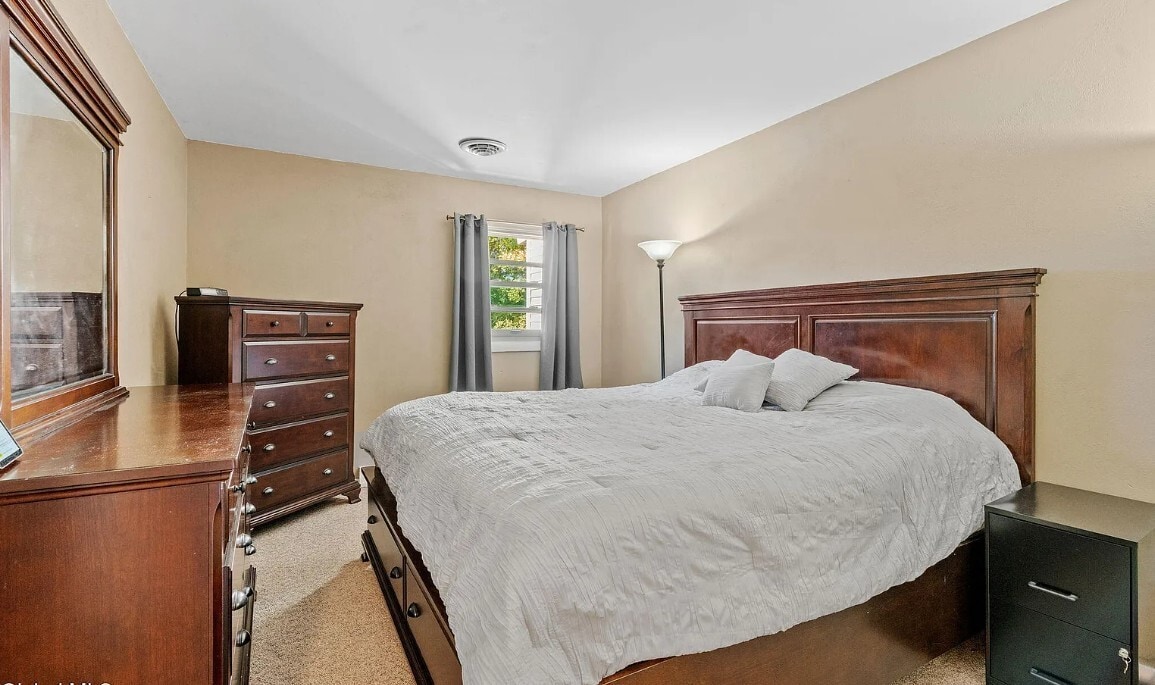 Building Photo - 6 Heartwood Ct