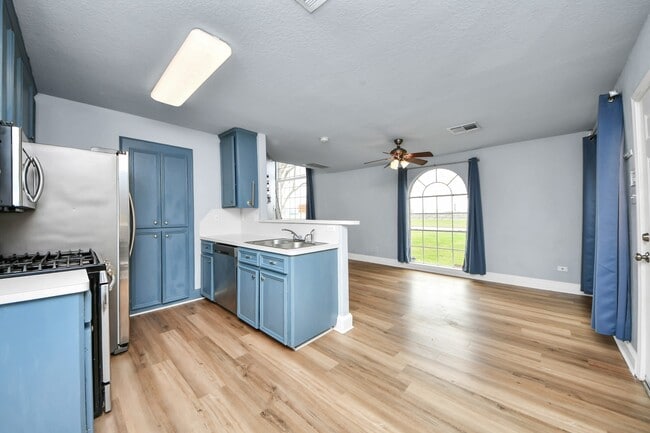 Building Photo - 1010 Gardenwalk Dr