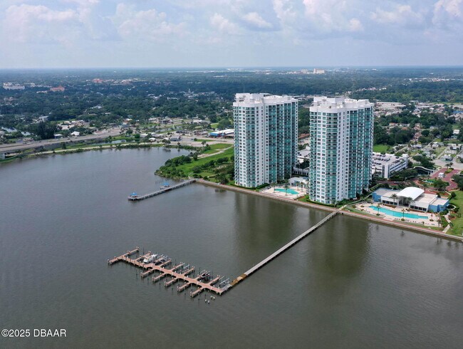 Building Photo - 231 Riverside Dr