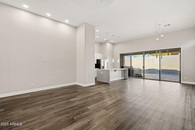 Building Photo - 7606 E Via Del Sol Dr