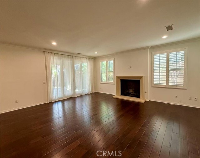 Building Photo - 310 Bronze