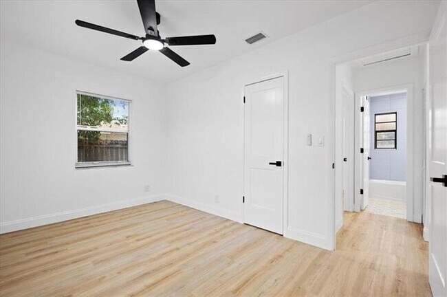 Building Photo - 1209 14th Ct S