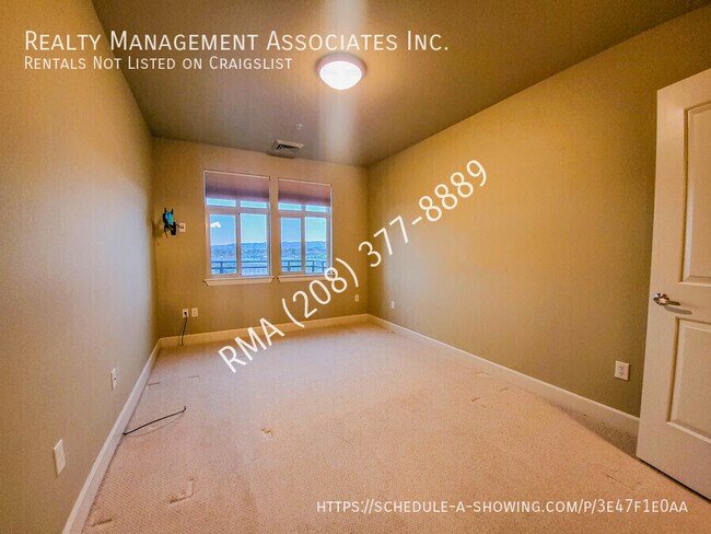 Building Photo - 406 S 13th St