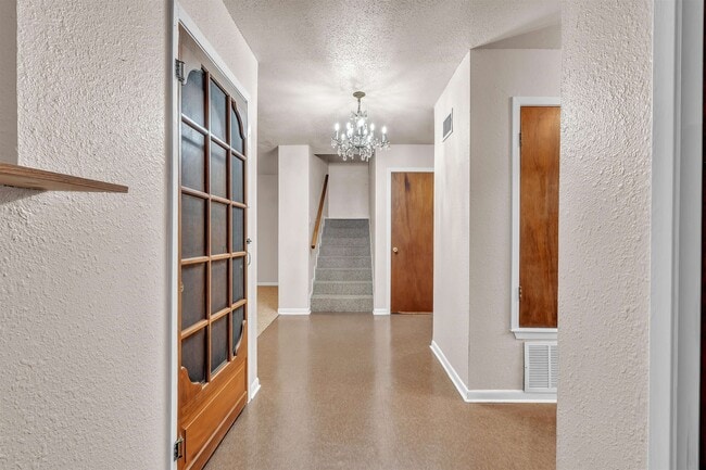 Building Photo - 901 Eden Ln
